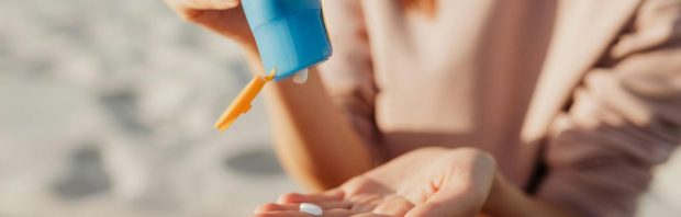 Dit bedrijf voegt kankerverwekkende stof toe aan zonnebrandcrème en maakt ook het medicijn om kanker te behandelen