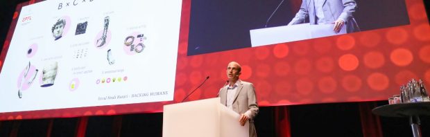 WEF-man Harari: stel eigenaren van sociale media ‘aansprakelijk’ als hun algoritmes ‘onbetrouwbare’ berichten pushen