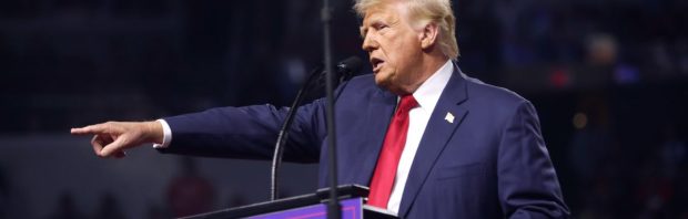 Wat je moet weten over de vrouw die zojuist door Trump is gekozen als Chief of Staff