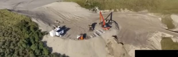Waterbouwkundigen reageren verbijsterd op gaten in duinen: ‘Onverstandig’