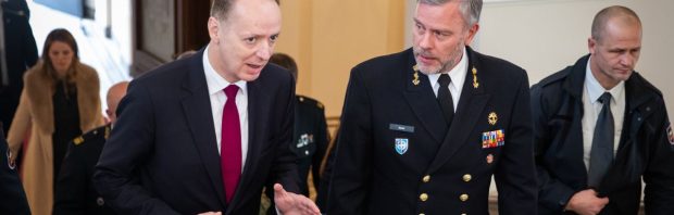 Nederlandse NAVO-topmilitair pleit voor censuur, kabinet laat het allemaal gebeuren: ‘Bizar’