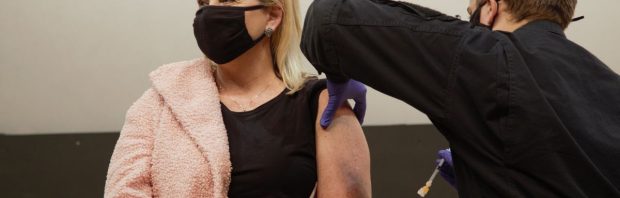 Overhandiging vaccin-petitie aan Tweede Kamer leidt tot bizarre situatie: ‘Ik kon mijn oren niet geloven’