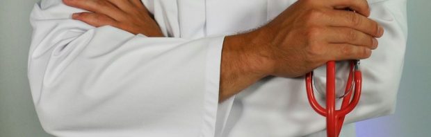 Hof wijst opvallend arrest over bestraffen van artsen wegens uitlatingen rond COVID-19
