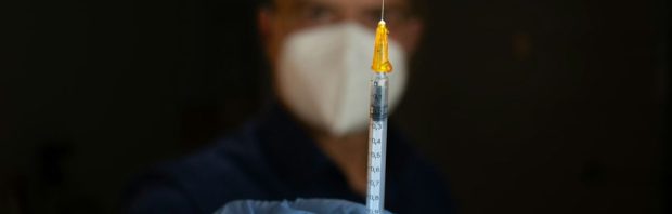 Ernstige zorgen over veiligheid van RSV-prik die ze in 2025 aan alle baby’s willen geven