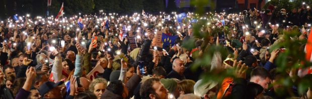 Wat zit er achter de massale pro-Europese protesten in Georgië? ‘Het dreigt te gaan zoals we zagen in Oekraïne’