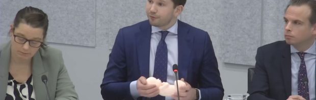 Kijk: Debat geschorst nadat Gideon van Meijeren foetus laat zien