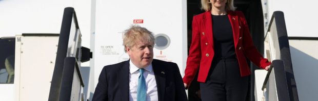 Britse oud-premier doet boekje open over Deep State: ‘Ik kreeg een metaforisch pistool tegen mijn hoofd’