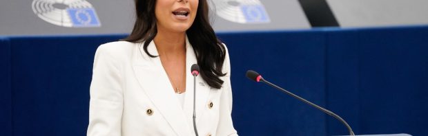 ‘Jullie hebben gefaald!’ Griekse Europarlementariër scheurt ongekozen bureaucraten aan stukken