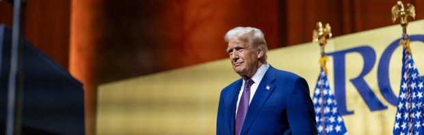 President Trump doet wenkbrauwen fronsen: ‘Misschien is het een spray die we overal spuiten’