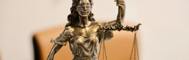 Als je niet gevaccineerd was, kreeg je de kogel: ‘En dan verbaasd zijn dat de ‘rechtspraak’ niet meer vertrouwd wordt!’