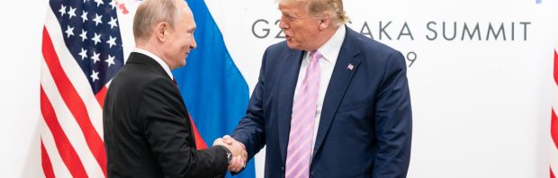 Dezelfde Kamerleden die stonden te applaudisseren voor Zelensky zijn nu ‘geschokt’ over vredesonderhandelingen