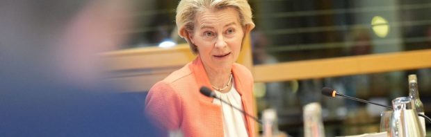 ‘Knettergekke’ Ursula von der Leyen schokt met uitspraken: ‘Je schrikt je toch elke keer weer dood’