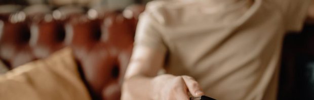 Dure hersenspoeling: Commissariaat voor de Media kreeg afgelopen jaren 7 MILJARD voor propaganda en censuur
