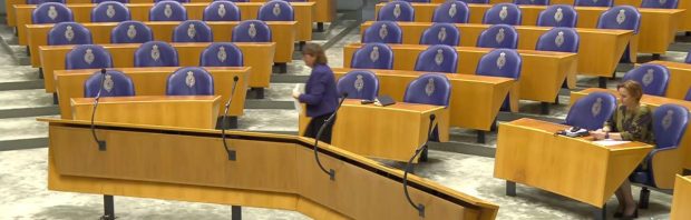 3 Kamerleden bij 21 minuten durend debat over enorme oversterfte: ‘Tenenkrommend weer’