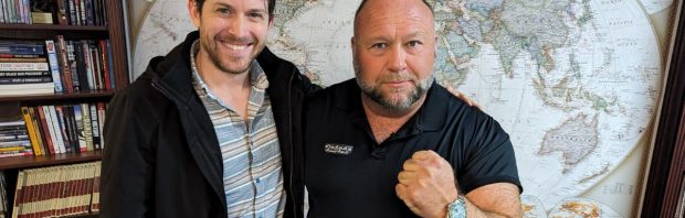Journalist van InfoWars op brute wijze VERMOORD bij zijn huis: ‘Hij was onze beste schrijver’