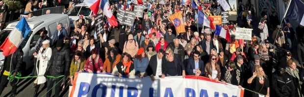 ‘Wij willen niet sterven voor Oekraïne’: Grote menigte demonstreert in Parijs tegen Franse ‘boots on the ground’