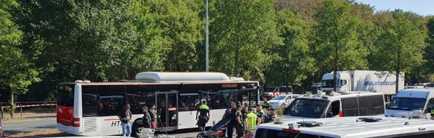 Verbazing over demonstratie Extinction Rebellion: ‘Dus de politie staat toe te kijken hoe dit gajes een stad terroriseert?!’