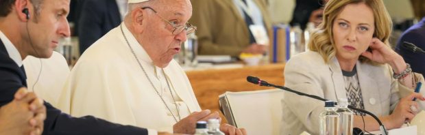 Kijk: geëxcommuniceerde aartsbisschop onthult wie paus Franciscus ECHT was