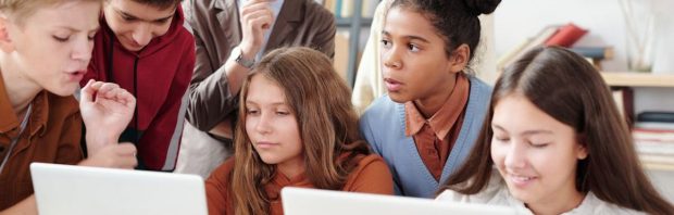 Woede over Nederlandse ‘Kinderklimaattop’: ‘Dit is geen onderwijs, dit is gedragsbeïnvloeding pur sang’