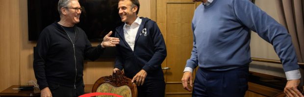 ‘Absurde complottheorie’: Frankrijk reageert op virale video die zou laten zien dat Macron wordt betrapt met zakje cocaïne