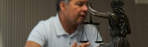 Onafhankelijke pers geweerd uit rechtbank, nieuwe media buitenspel gezet