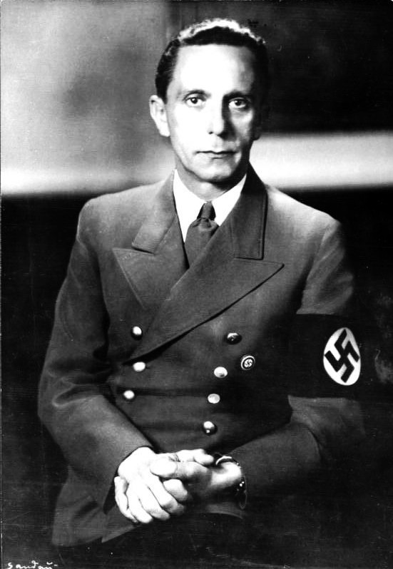 'Eén van Hitlers allergrootste geheimen was dat hij perfect de Nederlandse taal kende en wellicht nog wel beter dan wij' 2 wa