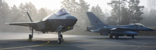Commerciële luchtvaart mag niet vliegen op Lelystad Airport vanwege ‘stikstof’, maar Defensie wel: ‘Onaanvaardbaar’