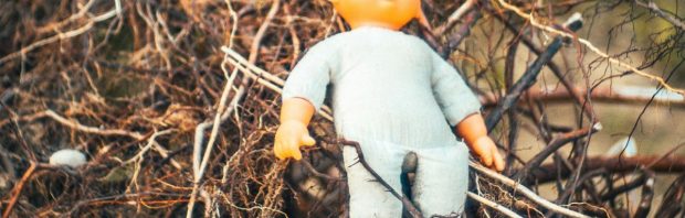 Kinderen die gekidnapt en in stukken gehakt worden voor gruwelijke rituelen: levenslang voor moeder die eigen dochter verkocht