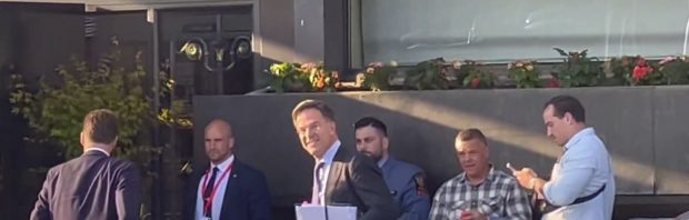 Kijk: Rutte komt aan bij de Bilderbergconferentie om te praten over depopulatie