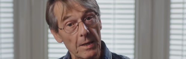Mike Yeadon waarschuwt politici: ‘Zeer rijke mensen hebben plannen om de wereld over te nemen’