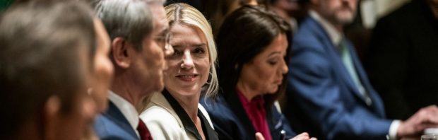 Minister van Justitie Pam Bondi over Epstein-tapes: ‘Ze zullen het daglicht nooit zien’