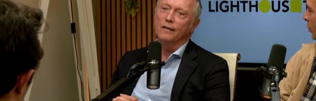 Advocaat over zaak tegen Gates en Rutte: als rechter eisers in gelijk stelt moet Nederlandse Staat zich ‘heel druk gaan maken’