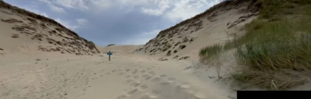 Nieuwe beelden van gaten in de duinen bij Castricum: ‘Moet je eens kijken wat een gat dit is’