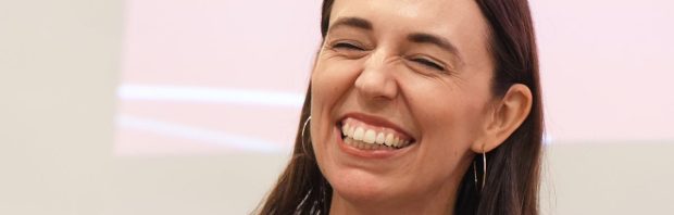Jacinda Ardern en haar ministers WEIGEREN voor Nieuw-Zeelandse enquêtecommissie corona te verschijnen