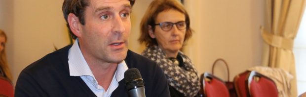 ‘Wat wij hier hebben gezien is een kabinet dat is omgeduwd door deze meneer, de machtigste man van Nederland’