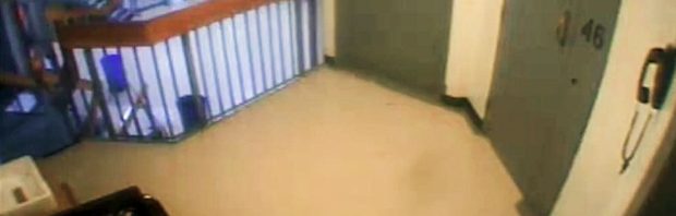 Ontbrekende minuut gevangenisvideo Epstein toont bewakers bij zijn cel