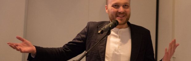 Grappenmaker Arjen Lubach ‘zet zich voor paal’ door ‘feitenvrije onzin’ over huisvesting statushouders te verspreiden