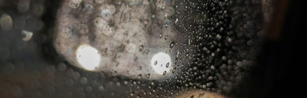 Filmpje: Iraanse wetenschapper onthult auto die op water rijdt