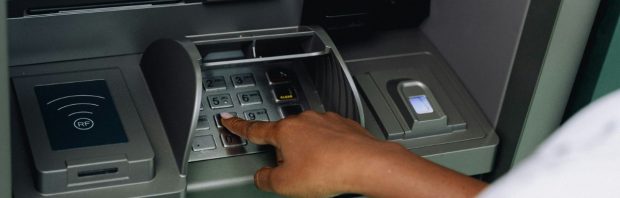 In Australië blokkeren banken je rekening nu als je ‘verkeerde’ vrienden hebt