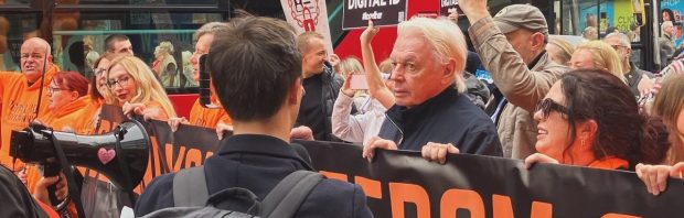 Ze zeiden dat hij gek was, maar alles wat hij zei ontvouwt zich voor onze ogen