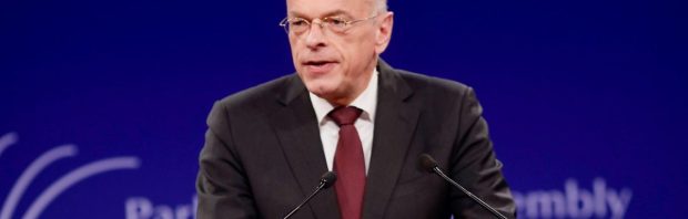 ‘Of de minister van Volksgezondheid heeft het IQ van een zwakzinnige, of er is hier sprake van kwade opzet’
