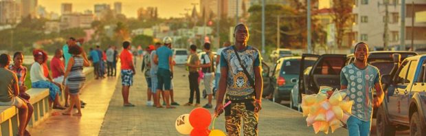 ‘Schandaal’: Regering geeft 2 dagen voordat ze de burger extra belast 2 miljoen euro aan Mozambique voor seksuele opvoeding