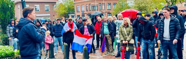 Honderden mensen bij azc-protest dat D66 wilde verbieden: ‘Ondermijning van het demonstratierecht’