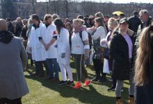 Jacht van overheid op 'ongehoorzame' artsen, die in de geschiedenis zijn weerga niet kent, blijkt nog genadelozer dan je dacht 8 over