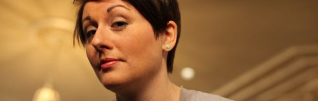 Verslaggever publieke omroep heeft niet door dat microfoon nog aanstaat: ‘Het is toch allemaal verzonnen’