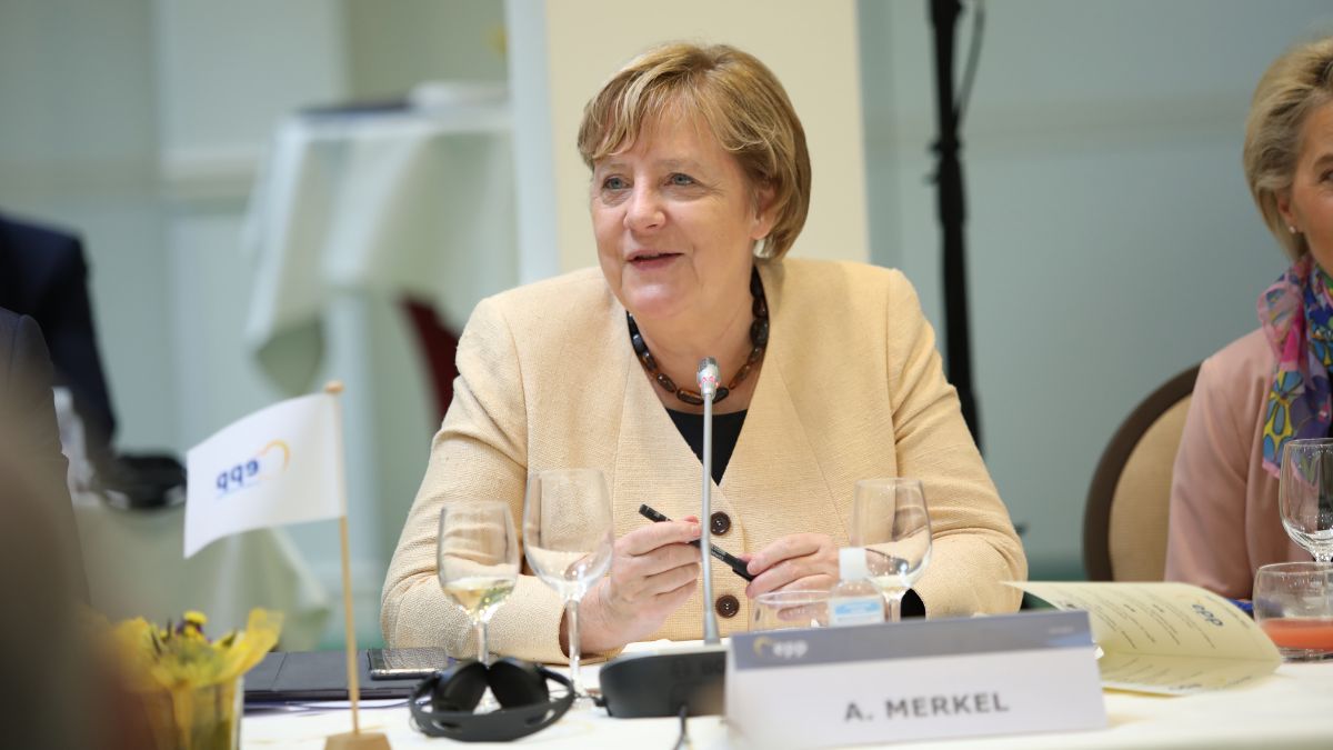 Angela Merkel ‘geeft toe dat stroom migranten richting Duitsland moest dienen om AfD electoraal terug te dringen’