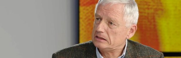 Oud-hoofdarts doet gewaagde uitspraken over vaccins als middel tot bevolkingsreductie