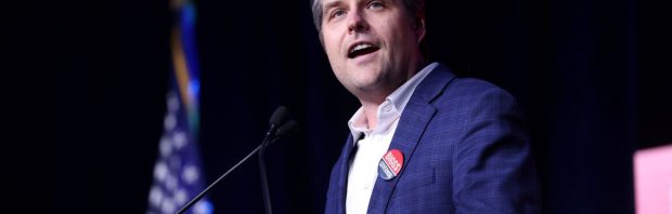 Ex-congreslid deelt opmerkelijke claims over hybride voortplantingsprogramma’s en ‘niet-menselijk biologisch materiaal’