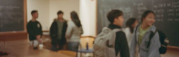 De Rockefellers als architecten van het moderne onderwijssysteem: ‘Deze psyop is erger dan je denkt’