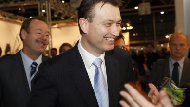 'Datsja-leugenaar' Halbe Zijlstra (VVD) overladen met kritiek nadat hij FVD 'fascistische' partij noemt